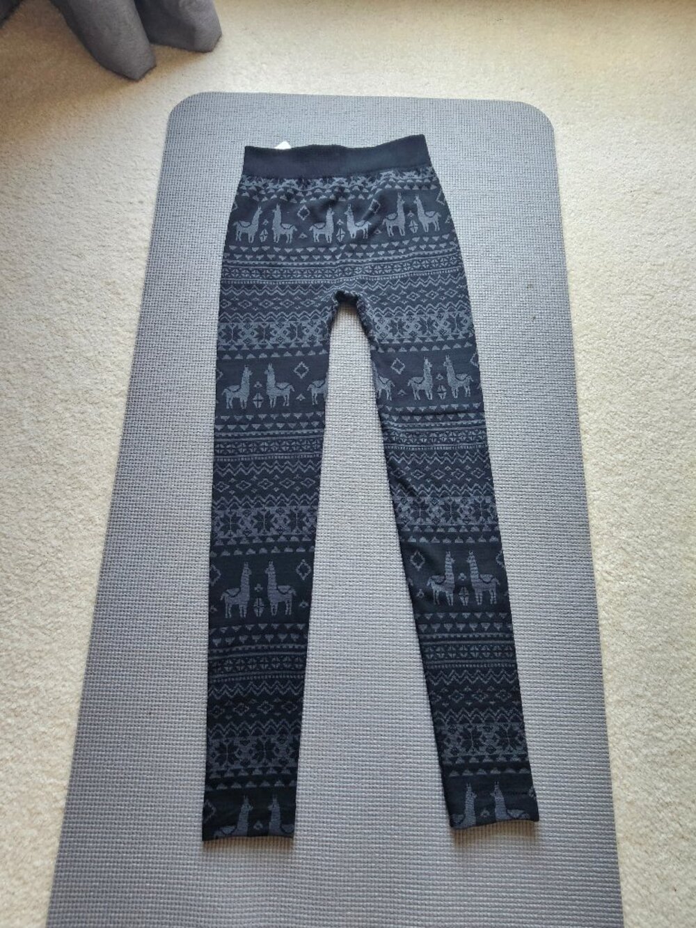 NWT SWS essentials Fleece Lined Thermal Legging Size Small Llama print Black